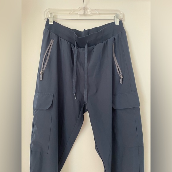Men's Navy Cargo Pants - Picture 7 of 9